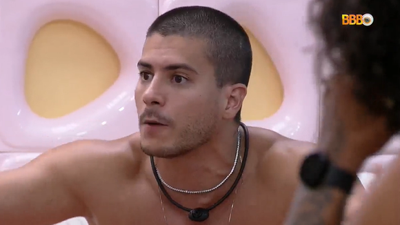 Brigas de Arthur Aguiar com Laís e Natália agitam Jogo da Discórdia no "BBB22"