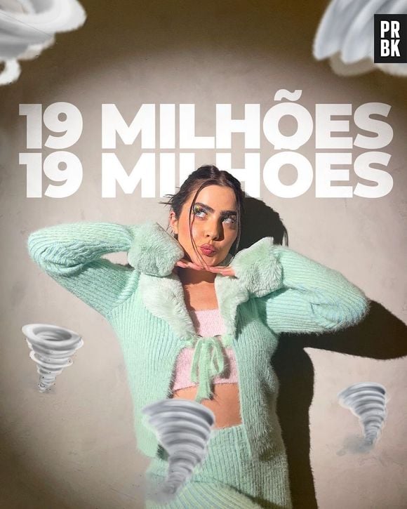 Jade Picon aposta em conjuntinho vintage felpudo para comemorar 19 milhões de seguidores no Instagram