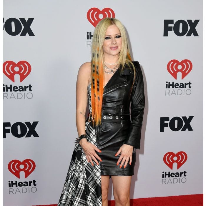 Avril Lavigne levantou tendência &quot;Racoon hair&quot; pelo iHeartRadio Music Awards 2022