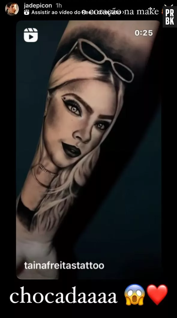 Fã tatua rosto de Jade Picon