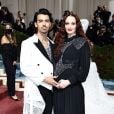 Met Gala 2022: Joe Jonas e Sophie Turner foram com looks mais góticos