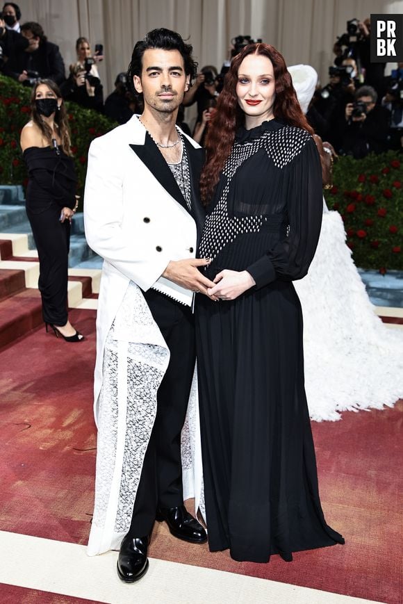 Met Gala 2022: Joe Jonas e Sophie Turner foram com looks mais góticos