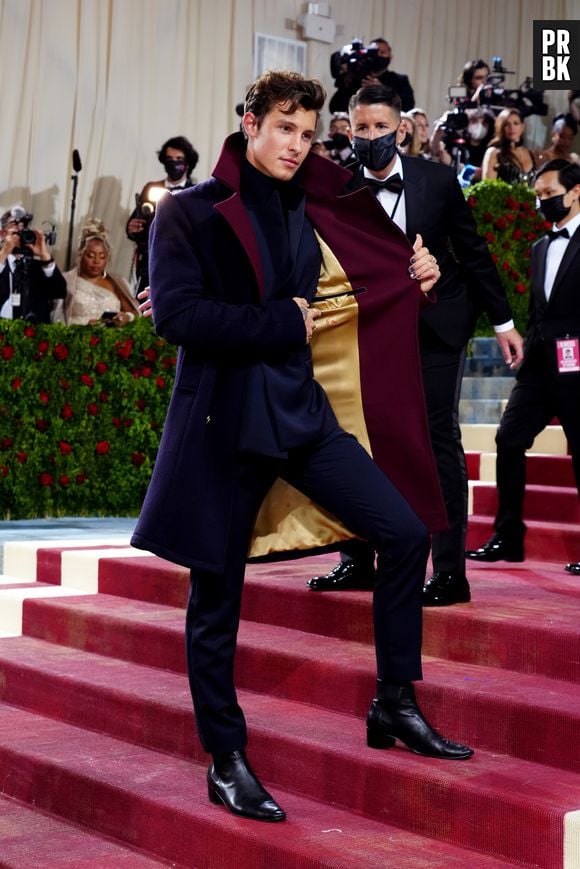 Met Gala 2022: Shawn Mendes, Príncipe Encantado ou Doutor Estranho? Look de cantor rendeu memes