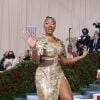 Met Gala 2022: Megan Thee Stallion se jogou no dourado