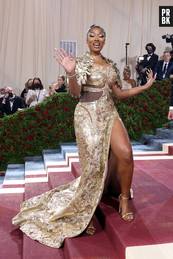 Met Gala 2022: Megan Thee Stallion se jogou no dourado