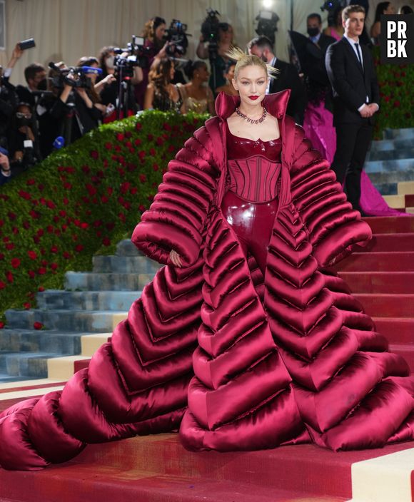 Met Gala 2022: look de Gigi Hadid levantou polêmica