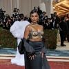 Met Gala 2022: Simone Ashley, de "Bridgerton", deixou a barriga à mostra