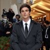 Met Gala 2022: Jacob Elordi usou terno com bordados