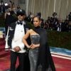 Met Gala 2022: Alicia Keys usou capa estampada com brilhantes