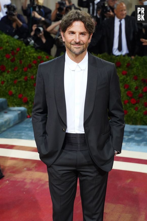 Met Gala 2022: Bradley Cooper de terno básico 