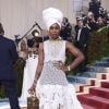 Cynthia Erivo relembra povos africanos no Met Gala 2022