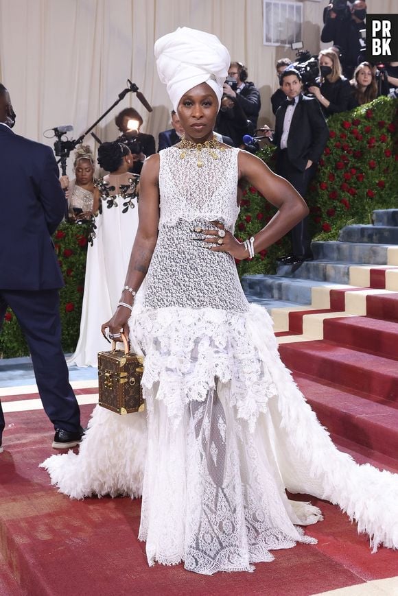 Cynthia Erivo relembra povos africanos no Met Gala 2022