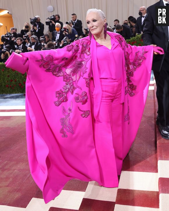 Met Gala 2022: Glenn Close arrasou com look rosa