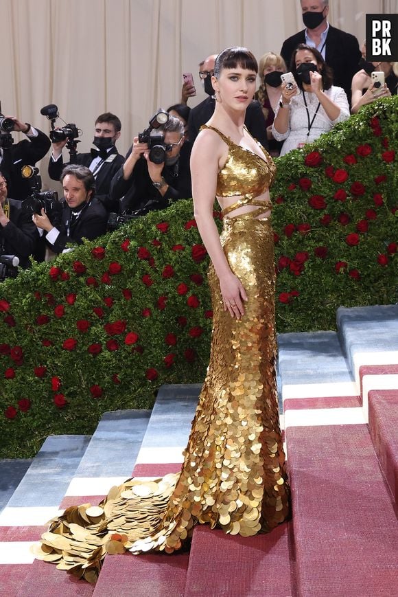 Met Gala 2022: Rachel Brosnahan foi outra de dourado