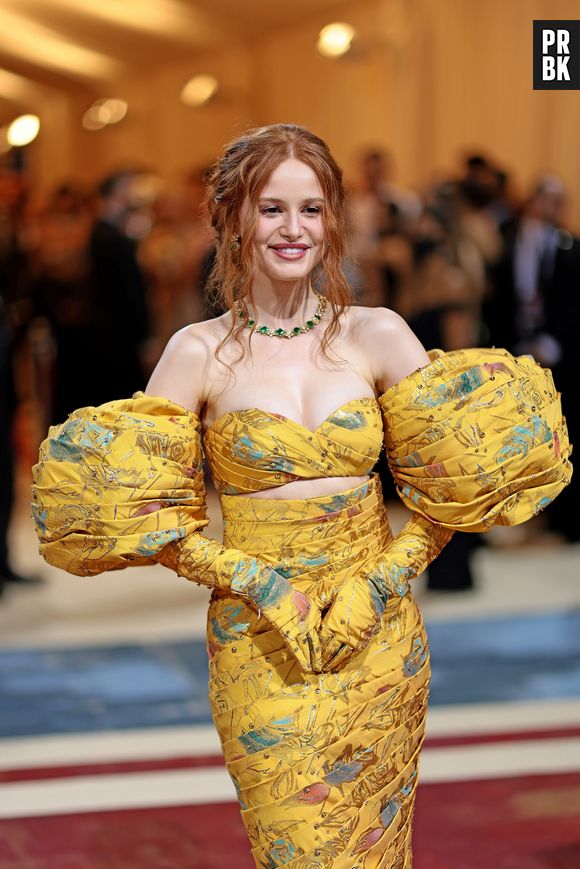 Met Gala 2022: Madelaine Petsch, de "Riverdale", chamou atenção com mangas bufantes