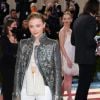 Met Gala 2022: Chloë Moretz foi com brilho