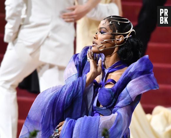 Met Gala 2022: Teyana Taylor foi de lílas para evento e com acessório na cabeça