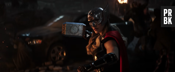 Depois que terminou com Thor (Chris Hemwsorth), Jane Foster (Natalie Portman) se tornou digna de segurar o Mjölnir