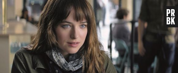 Anastasia Steele (Dakota Johnson) pede pra ser amarrada em novo vídeo de "Cinquenta Tons de Cinza"