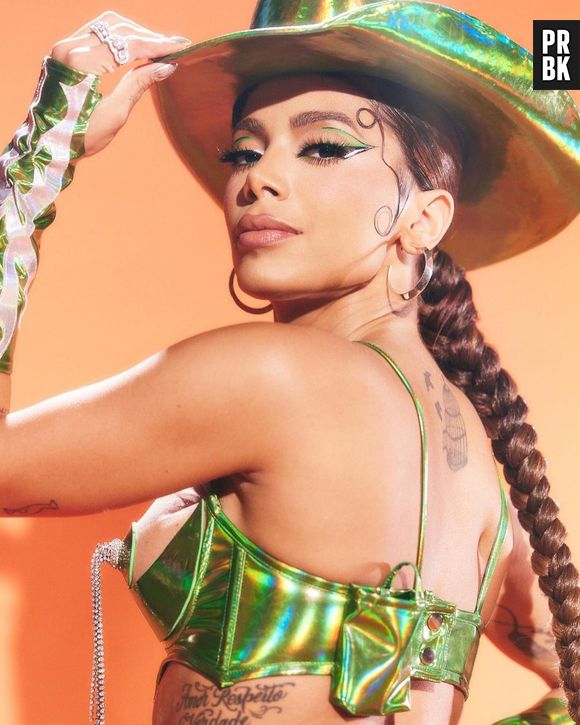 Anitta diz que topou ir para Fazenda e fãs dividem opiniões sobre cantora aceitar entrar para o reality show da Record