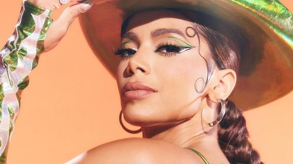 Anitta na "Fazenda"? Cantora revela que aceitou convite e divide web