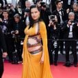 Cannes: Adriana Lima apareceu grávida no tapete vermelho
