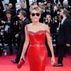 Cannes: Sharon Stone foi a menina de vermelho no evento