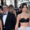 Sara Sampaio no Cannes prova que cropped pode ser usado em eventos formais