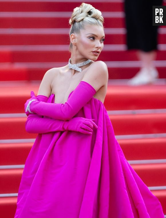 Cannes: Elsa Hosk escolheu vestido rosa vibrante