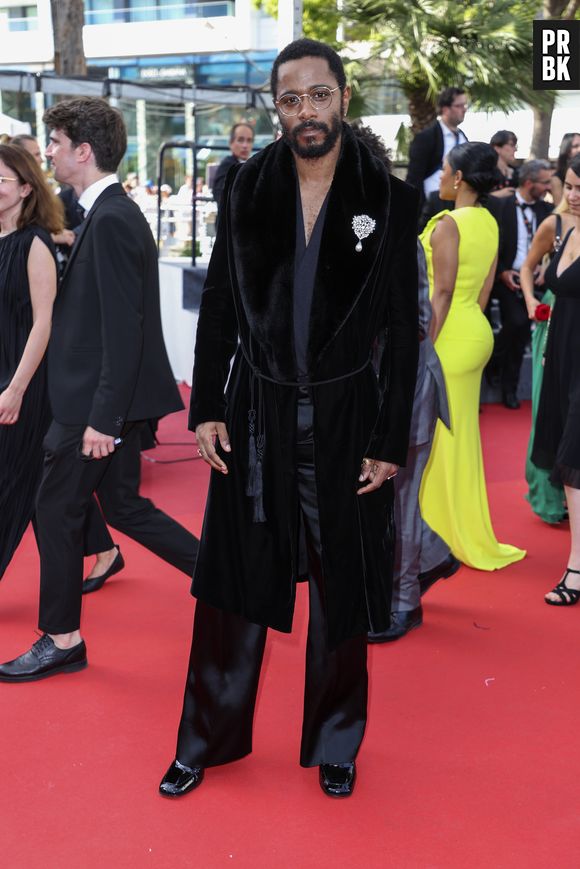 Cannes: LaKeith Lee Stanfield foi com visual preto 