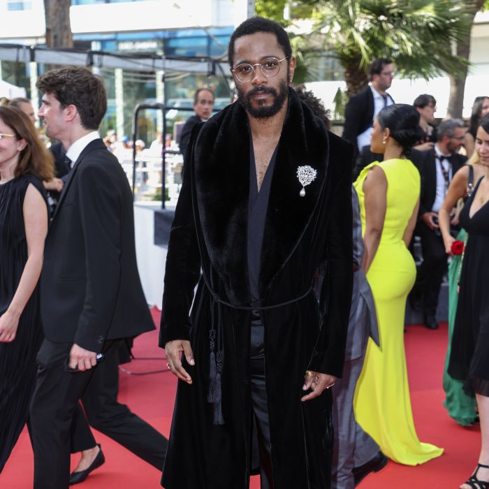 Cannes:  LaKeith Lee Stanfield foi com visual preto  