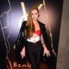 Marina Ruy Barbosa completou look YSL com maxi blazer em couro