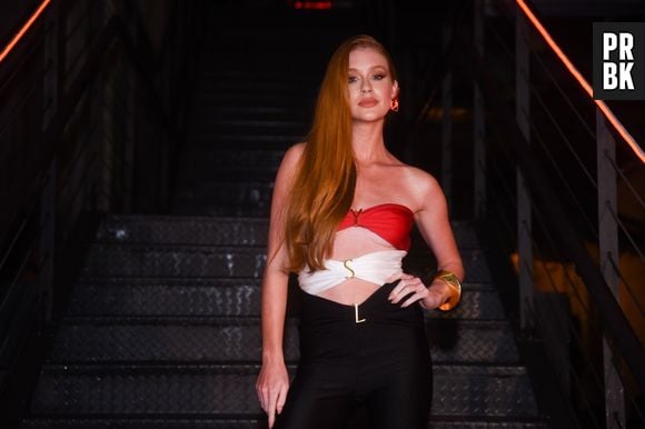 Marina Ruy Barbosa usou macacão com recortes e iniciais da YSL em metal na frente criam um efeito cut-out