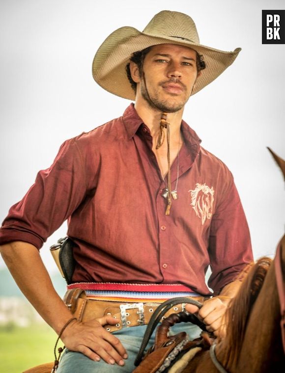 Tadeu (José Loreto) faz sucesso em "Pantanal"