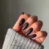 Preto na nail art pode ser usado com esmaltes foscos