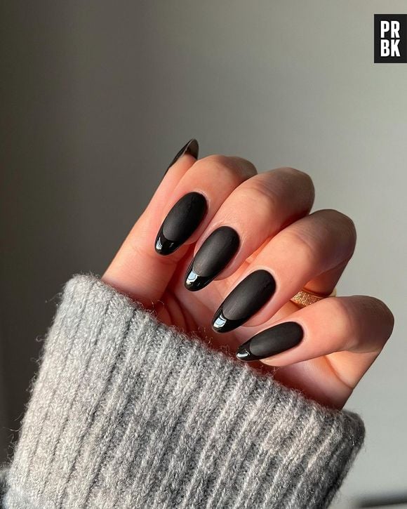 Preto na nail art pode ser usado com esmaltes foscos