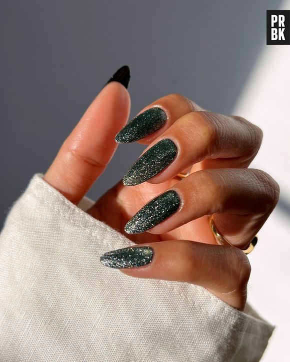 Nail art: o brilho pode ser mais discreto, com partículas pequenas