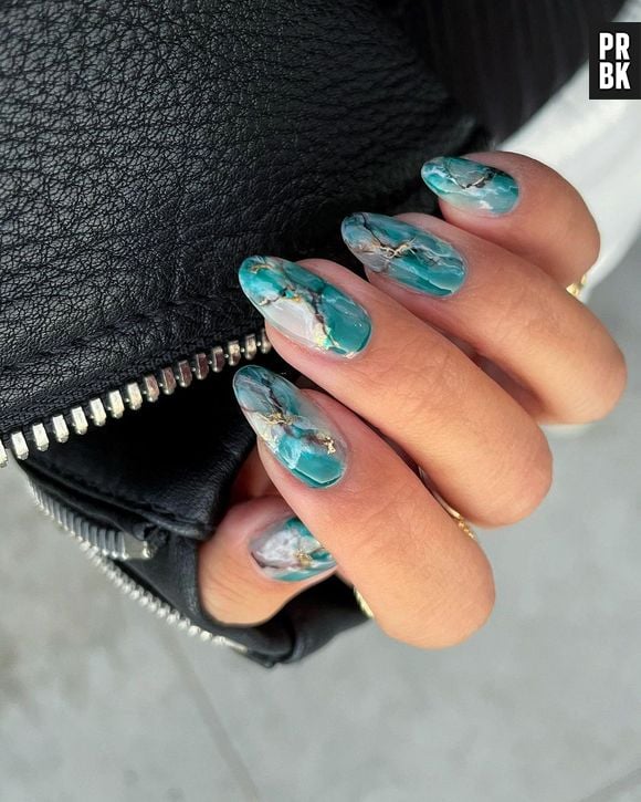 Nail art: marmorizado é uma trend em alta