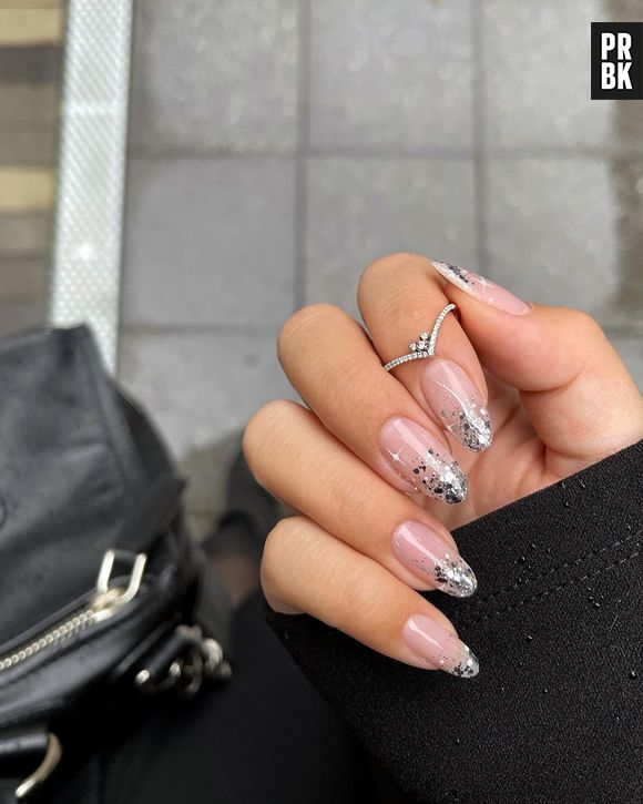 Nail art: o brilho pode ir apenas na pontinha da unha