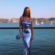 Marina Ruy Barbosa usa vestido azul cintilante com paetês da marca Tom Ford