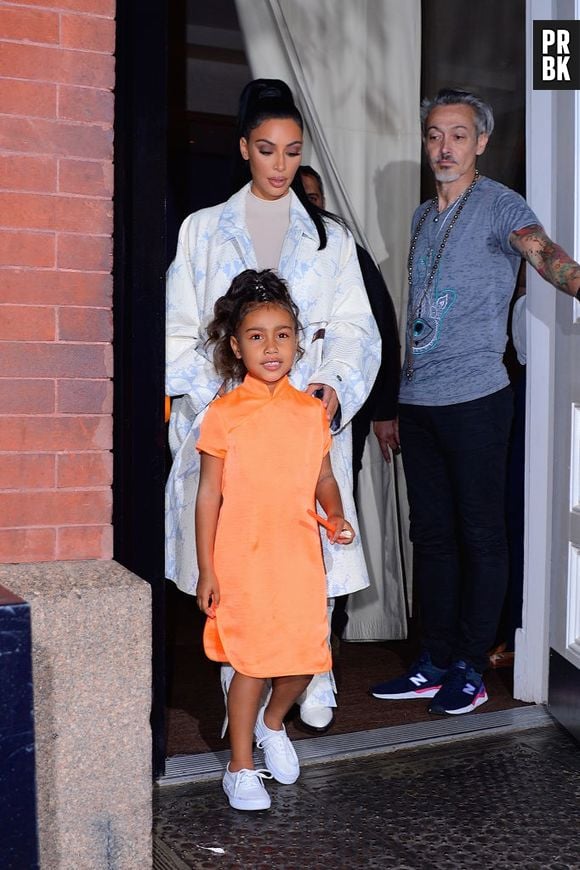 North West, quando mais nova, adorava looks em tons vibrantes