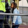 North West combina look com jaqueta bomber e jeans