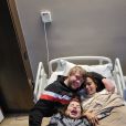 Anitta está no hospital, com apoio do namorado Murda Beatz e da amiga Gkay