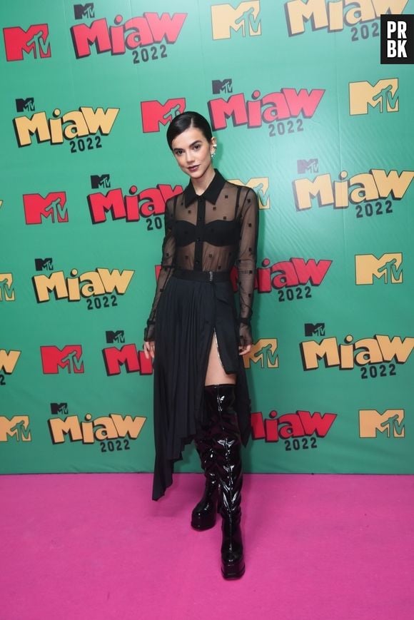 MTV Miaw 2022: Manu Gavassi foi com blusa da Givenchy