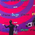 MTV Miaw 2022: Gkay ousou muito no look com vestido da  Balenciaga  