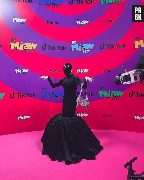 MTV Miaw 2022: Gkay ousou muito no look com vestido da Balenciaga 