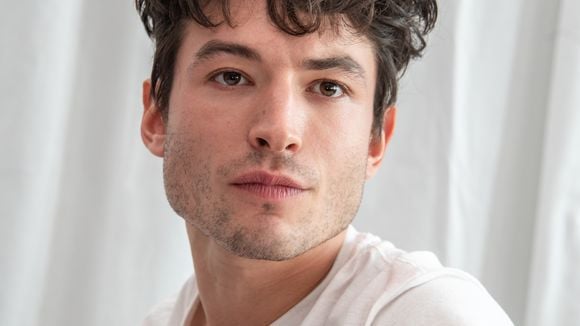 Ezra Miller revela "problemas de saúde mental complexos" em 1º pronunciamento