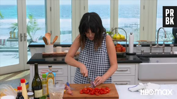 "Selena + Chef": Selena Gomez recebe aulas de chefs de cozinha famosos em seu programa da HBO Max