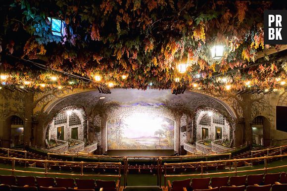 Situado no Japão, o Torontos Stuning winter Garden Theatre dá a sensação de que você está literalmente dentro de uma floresta