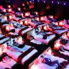 A solução dos casais de primeira viagem! Imagine que gostoso assistir um filmE deitado nessa cama?! Essa sala é de verdade e fica na França, no Olimpia Music Hall
